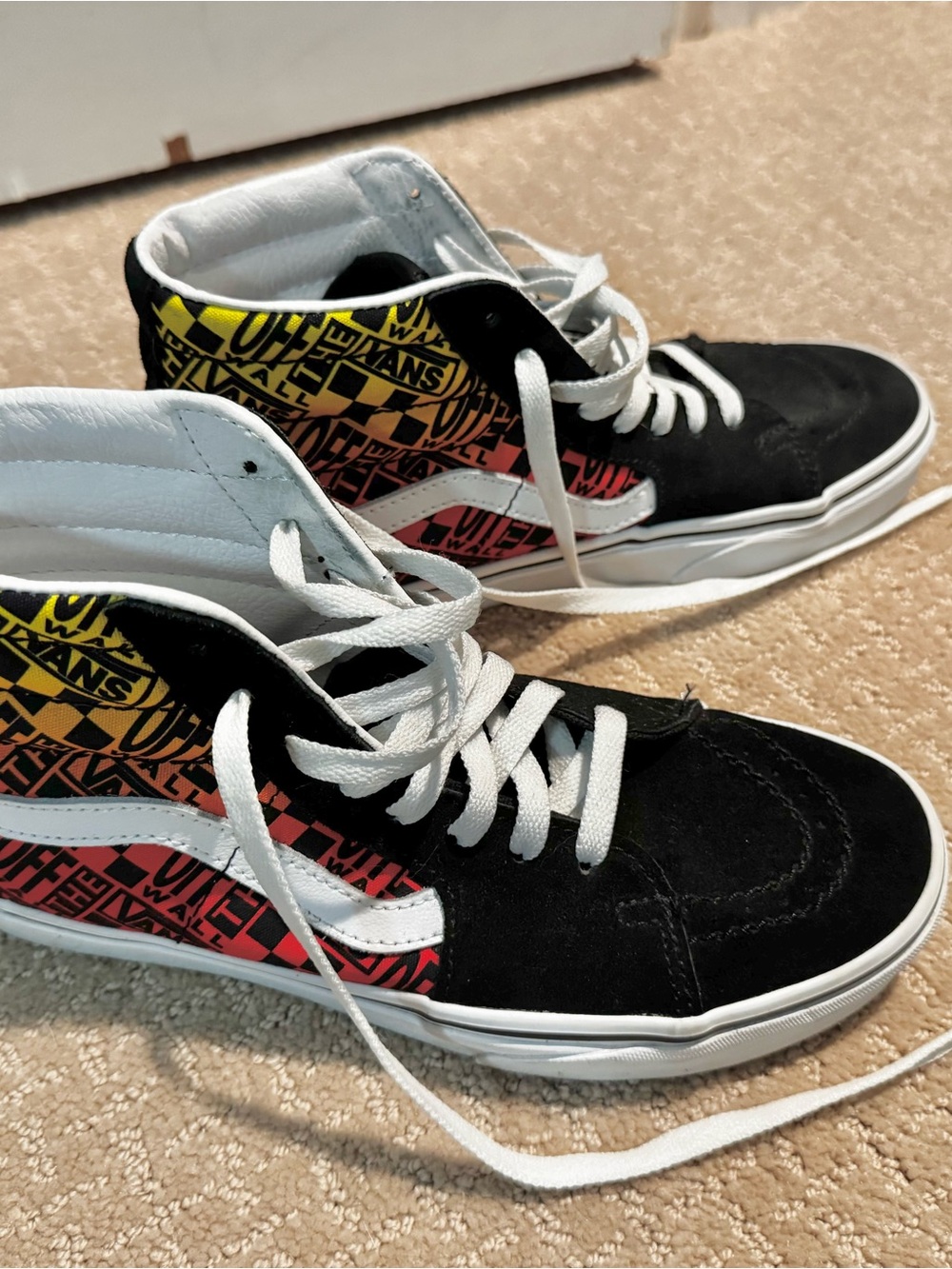 Vans Sk8-Hi High-Top Sneaker, Black with Multi-color Flame logo - Men’s 6.5 - Picture 3 of 10